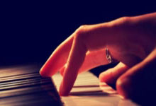 雄鹿全队发挥出色，战胜太阳取得连胜