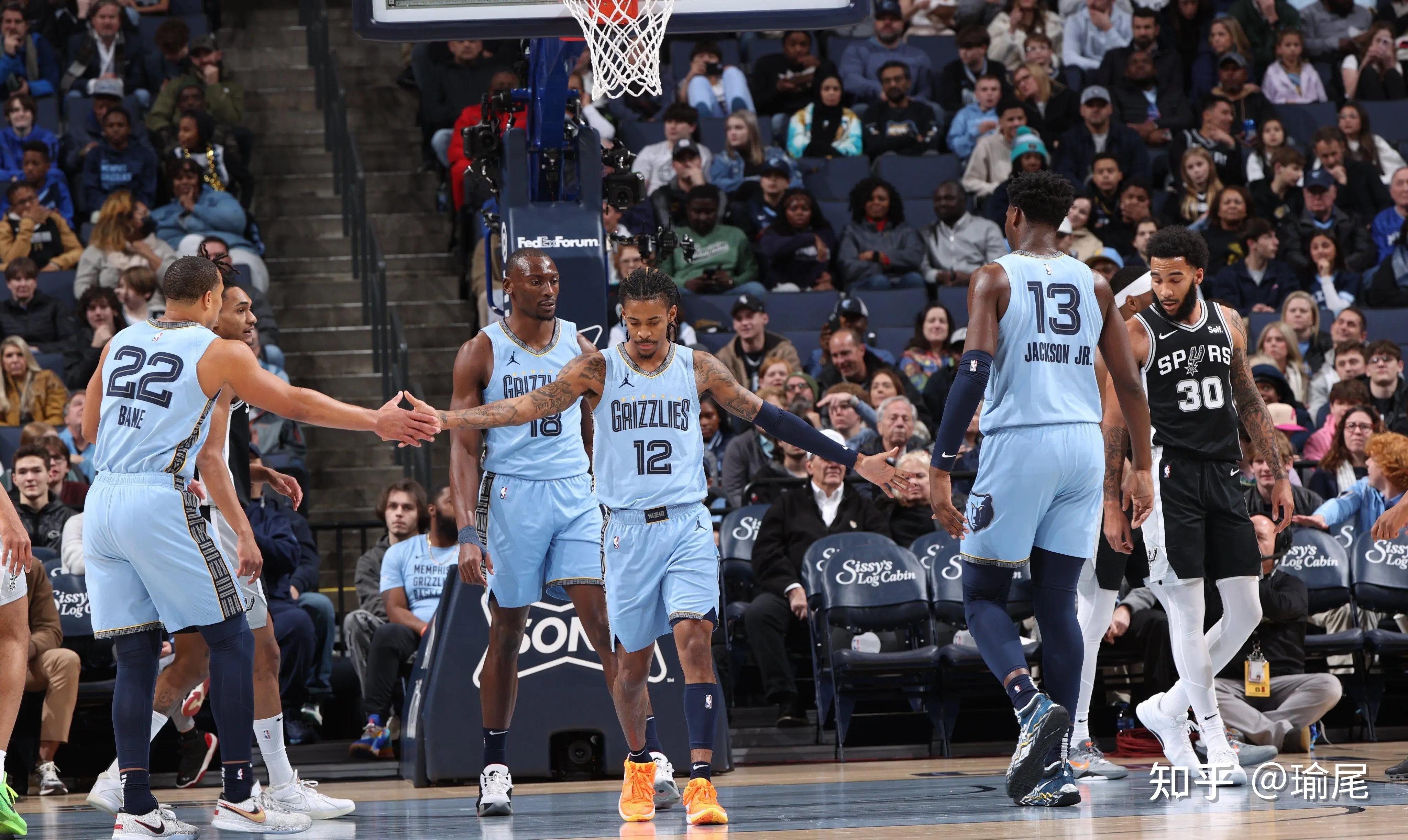 马刺战胜掘金，德罗赞发挥出色