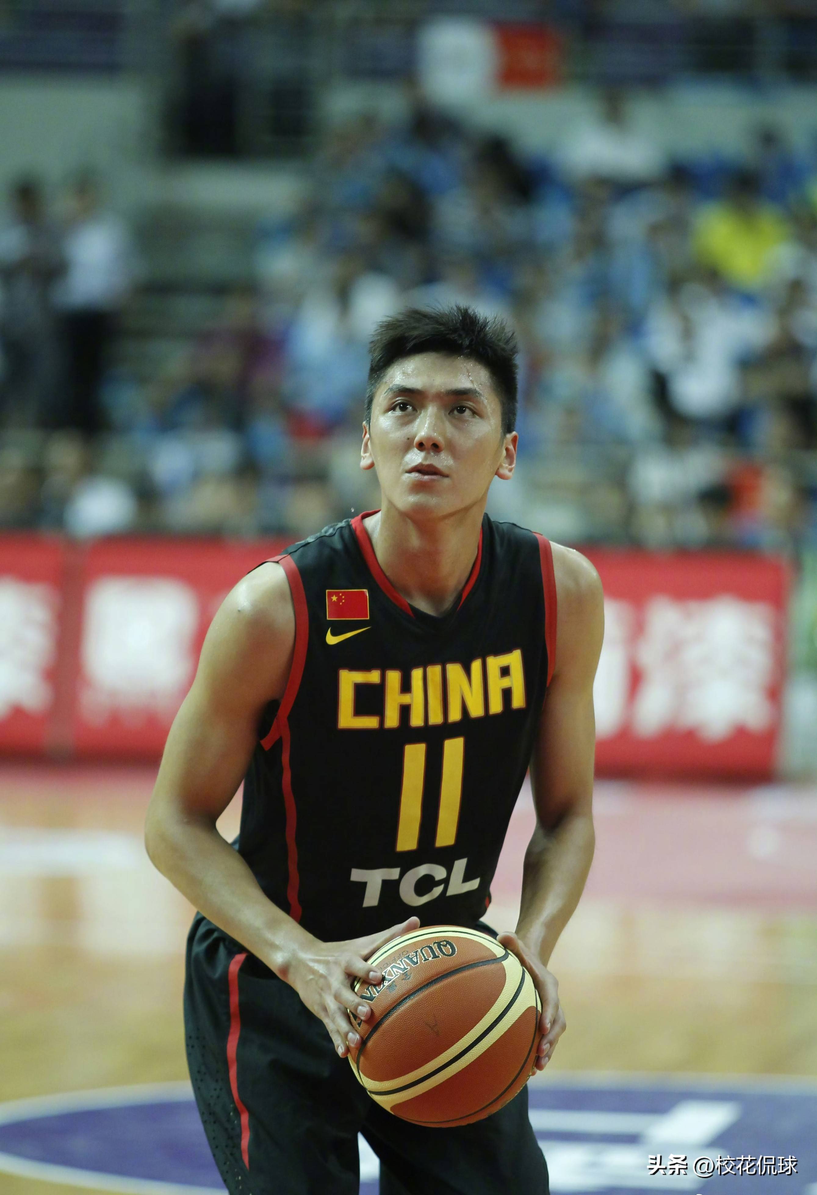 球员身手敏捷，篮球球场上技惊四座的简单介绍